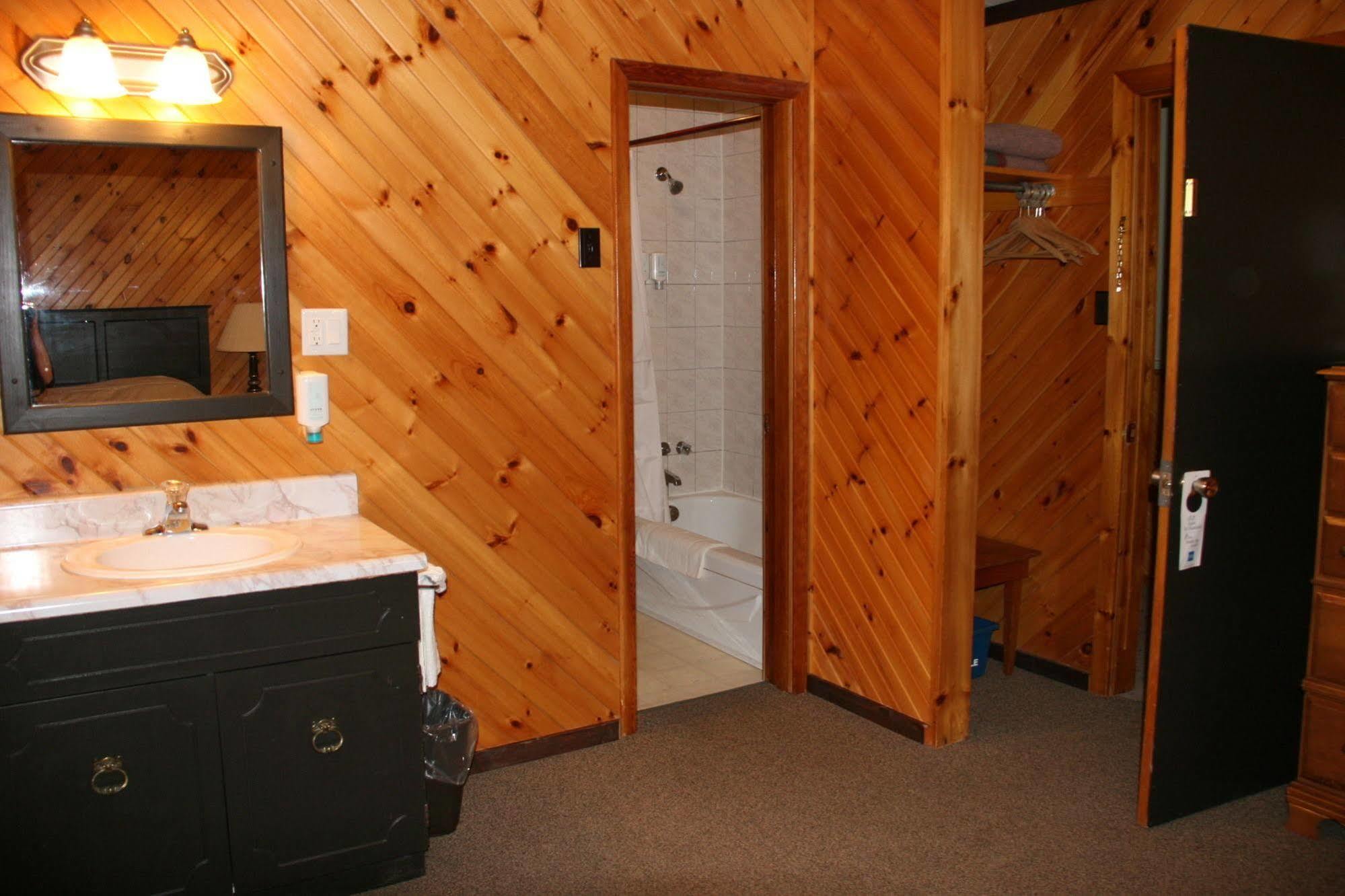 Beachwood Resort Deer Bay Exterior photo