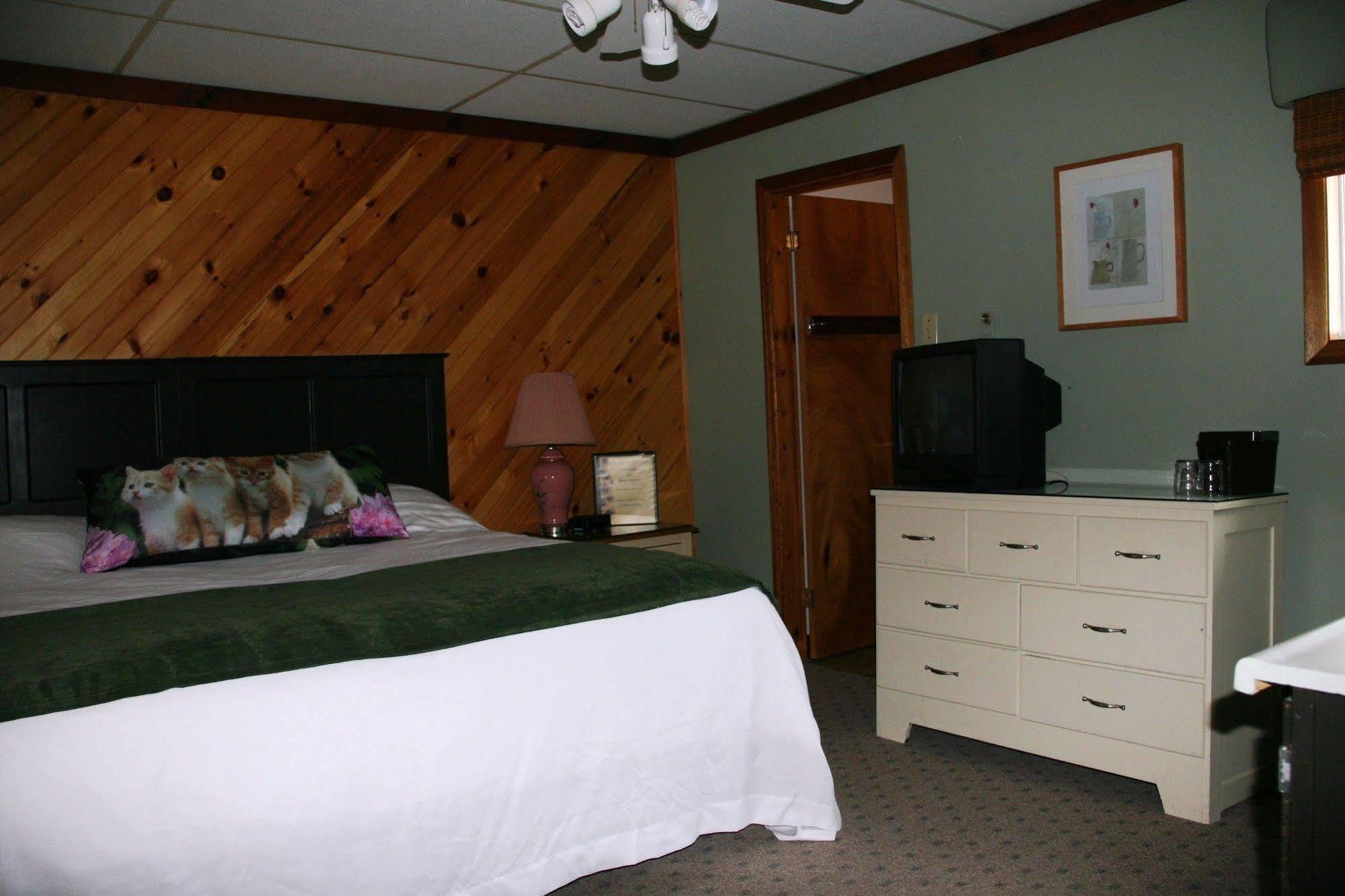 Beachwood Resort Deer Bay Exterior photo